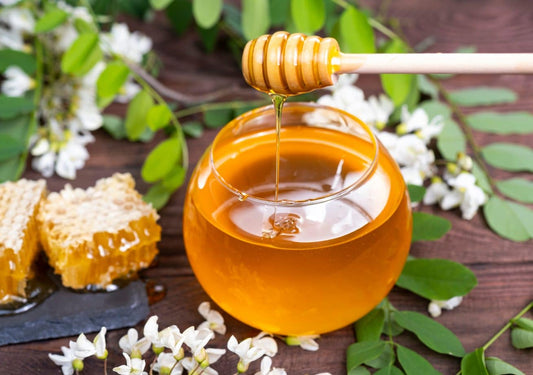 Un Tesoro Giallo e Dorato: Il Miele di Acacia